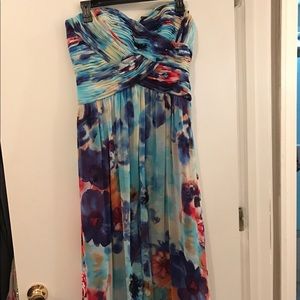 Jessica Simpson Boutique floral formal gown