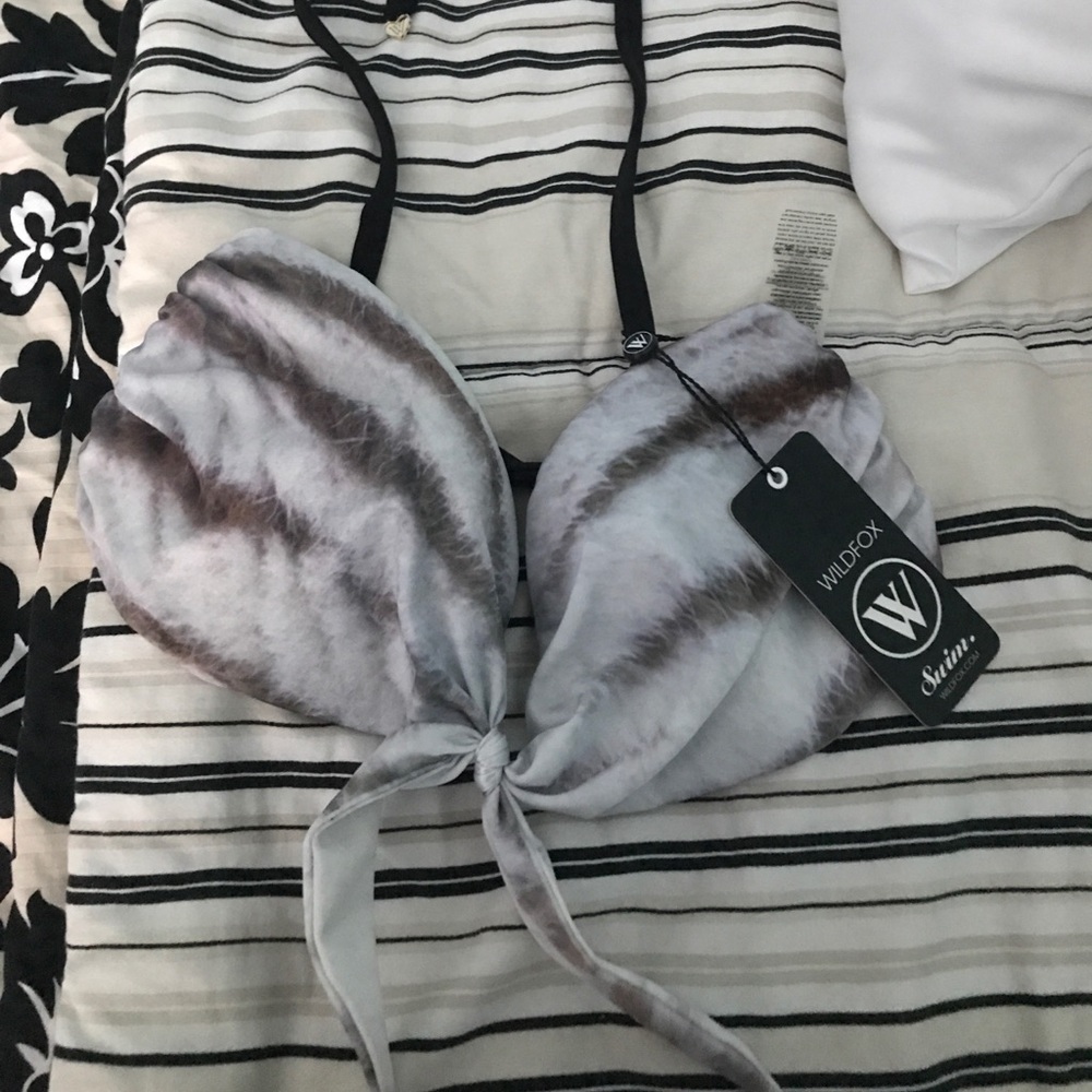 Wild fox swim 32C