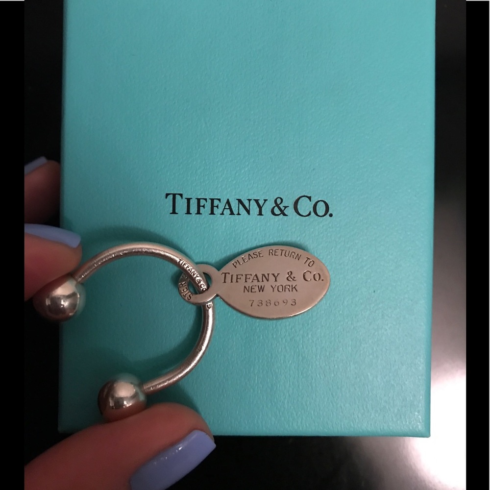 100% Authentic Tiffany & Co. Oval Keychain.
