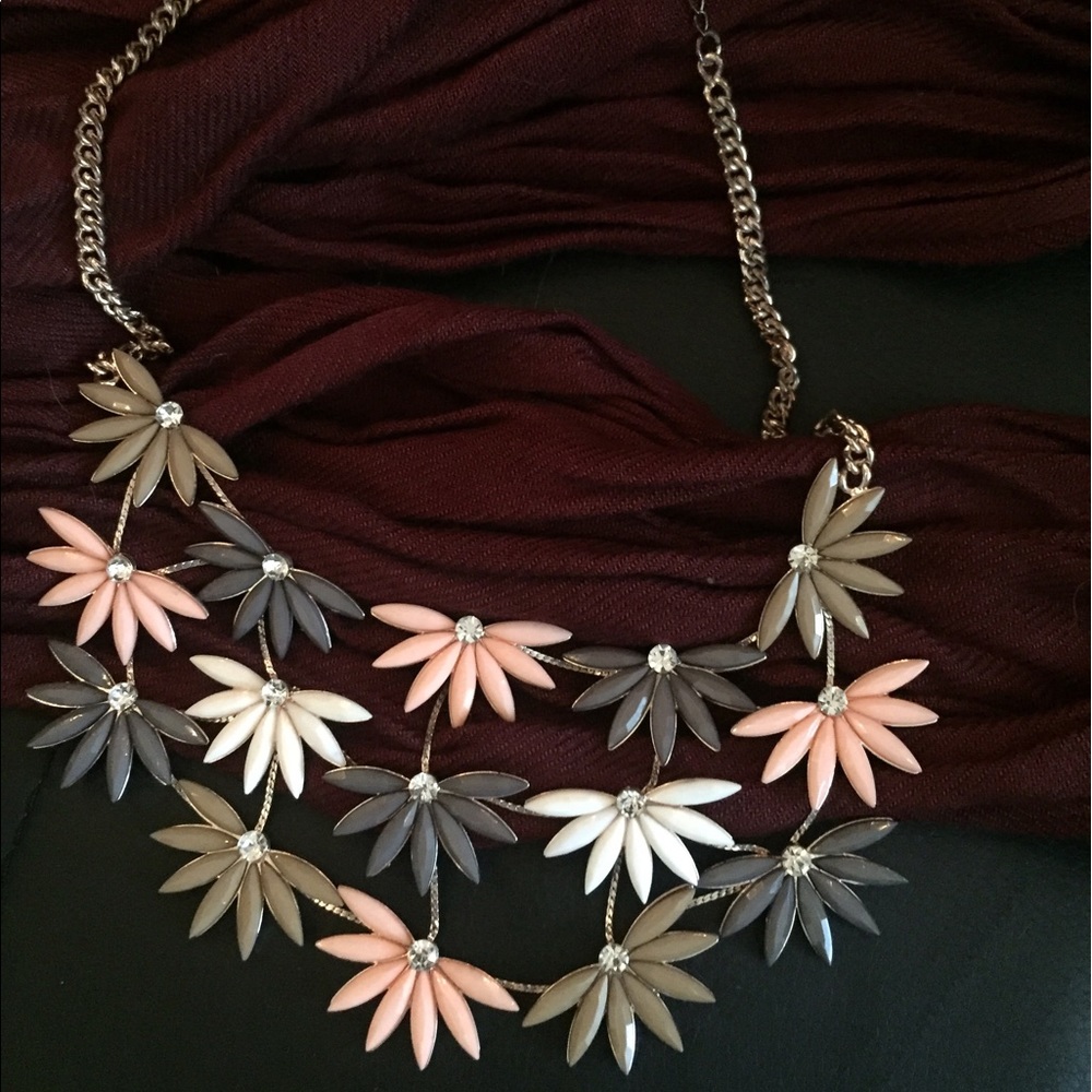 Pretty Necklace lightly used
