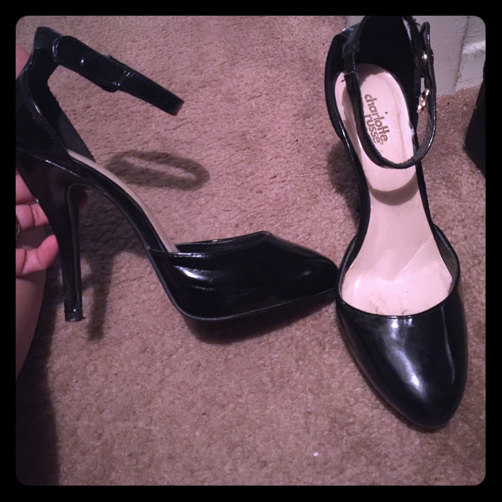 Black Pin-Up Pumps