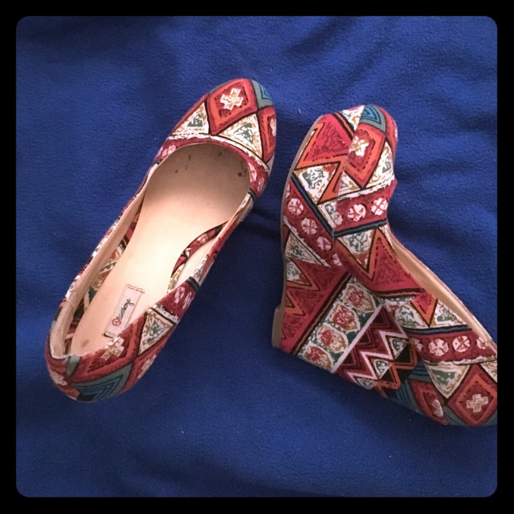 Aztec Patterned Wedges