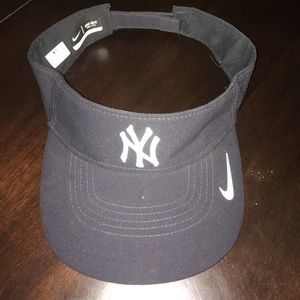 Yankees Nike visor