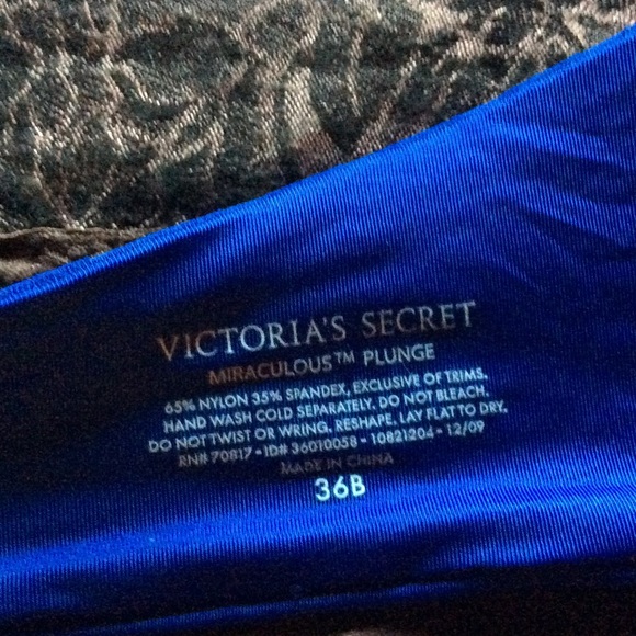 Victoria's secret miraculous bras- 36b (set of 3) - Picture 2 of 4