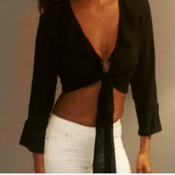 🎉HOST PICK🎉"Boyfriend" Ruffle Tie Knot Blouse - Picture 2 of 3