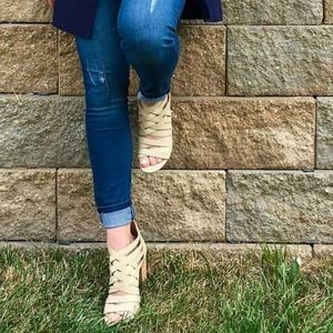 NIB Cream Distressed Woven Caged Pep Toe Sandal