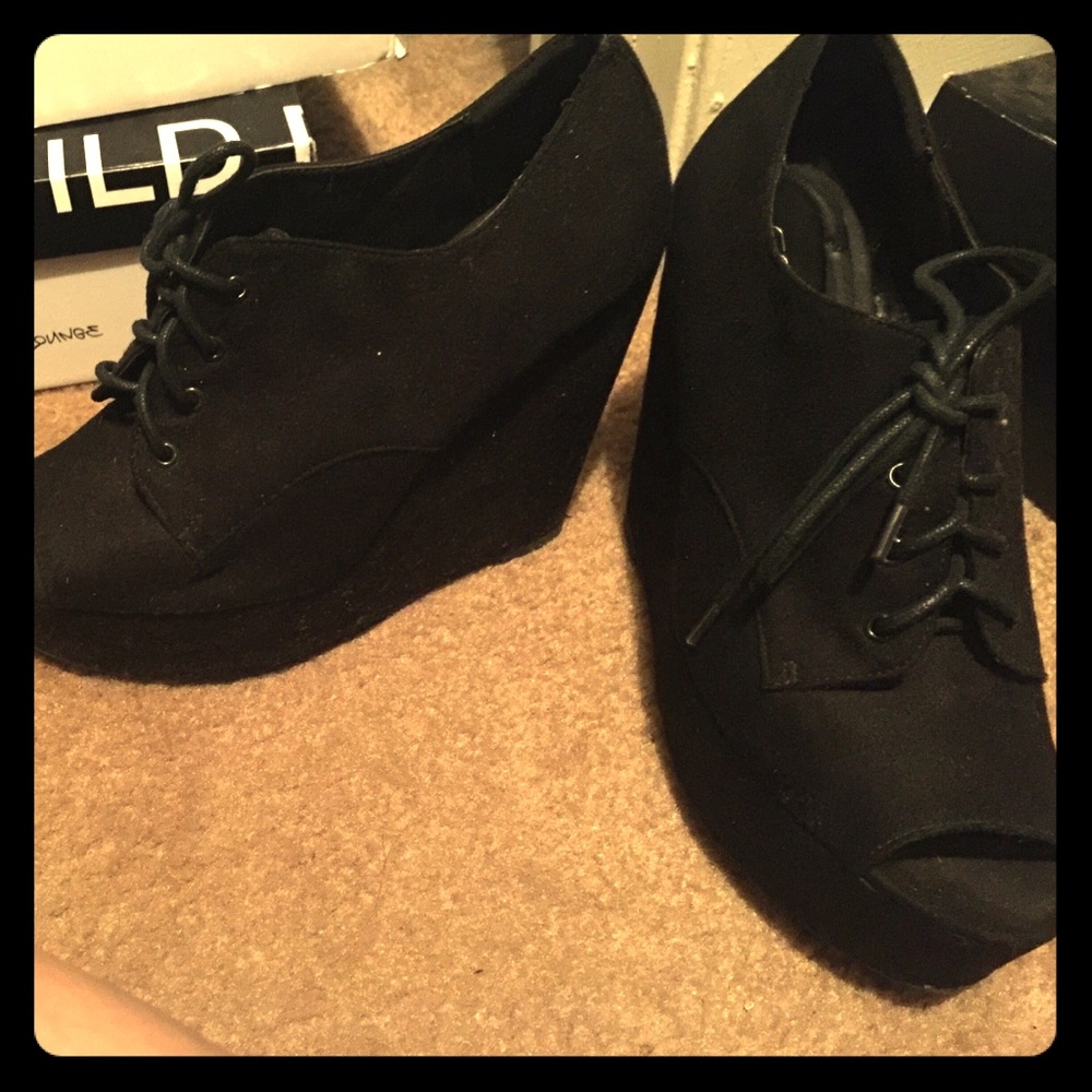 Laced Black Wedges