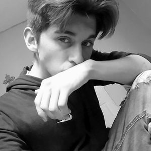 Meet your Posher, Cesar