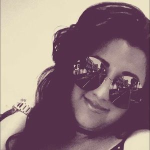 Meet your Posher, Julie