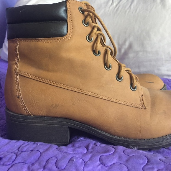 Cute booties - Picture 2 of 3