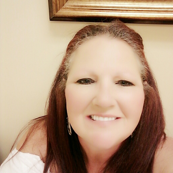 Meet your Posher, Debbie - Picture 1 of 1