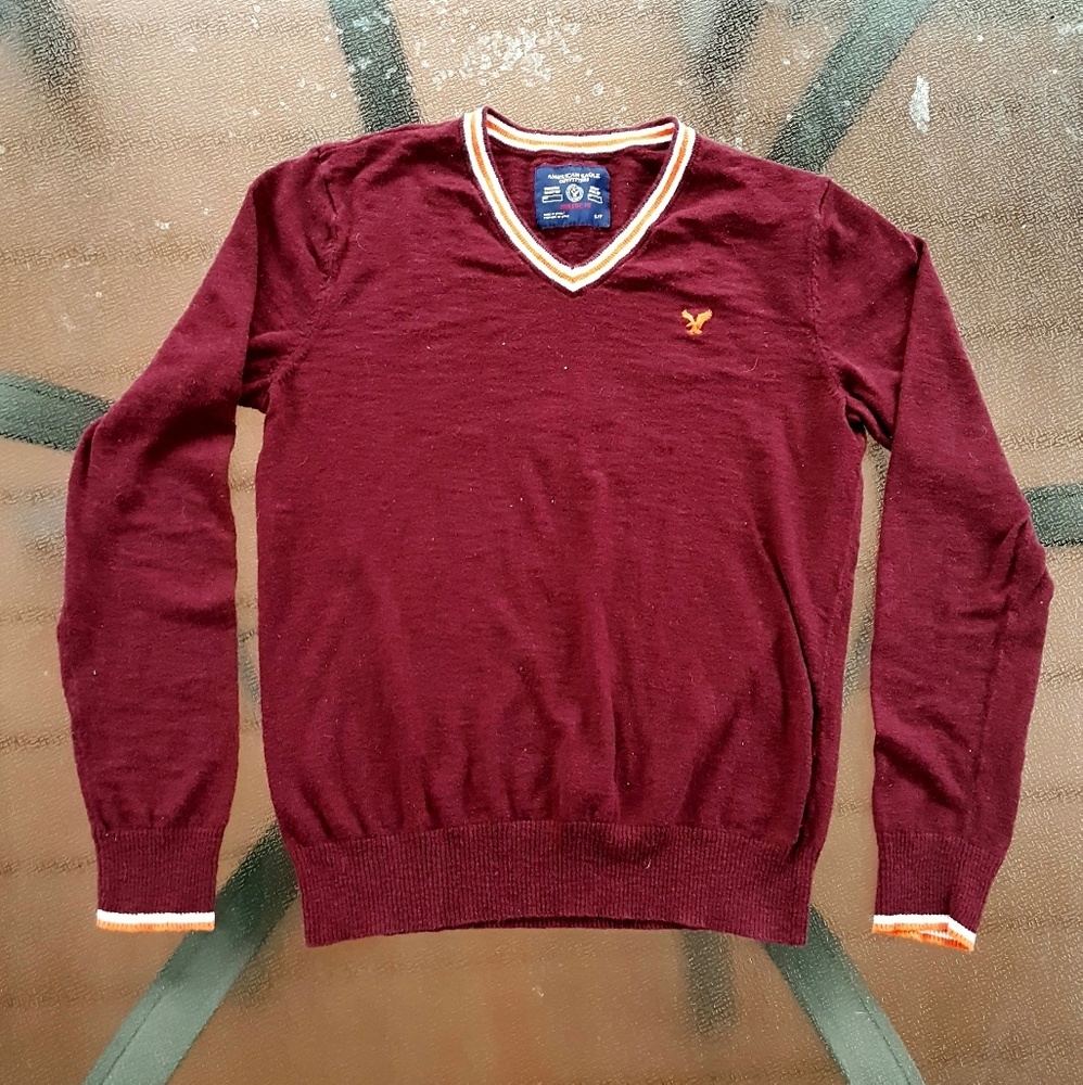 American Eagle Maroon V-neck