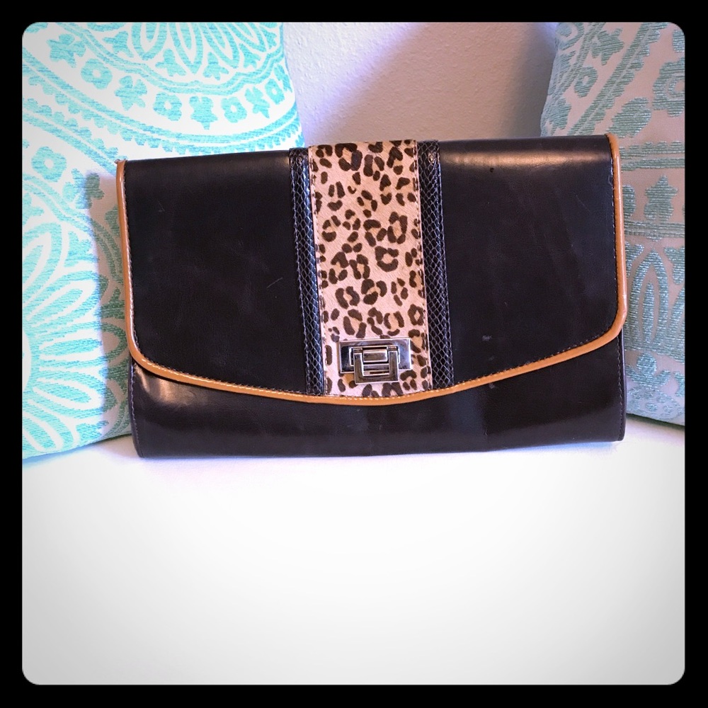 💕Brown leather, leopard print clutch
