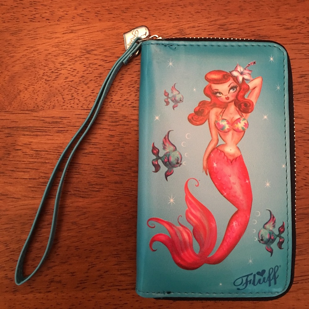 🎉HP🎉Fluff Mermaid Wristlet