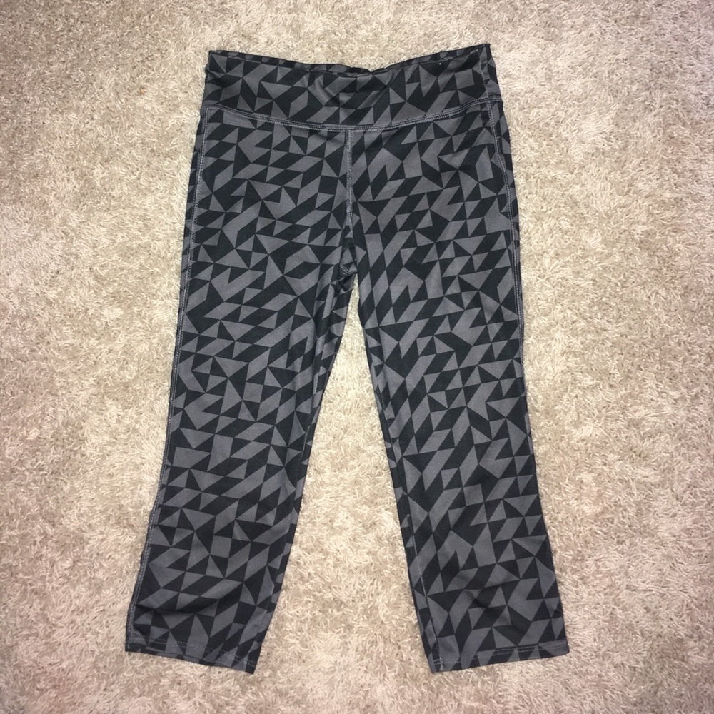 black and grey cropped yoga pants