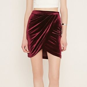 NWT F21 Tulip-hem Velvet Miniskirt ❤️