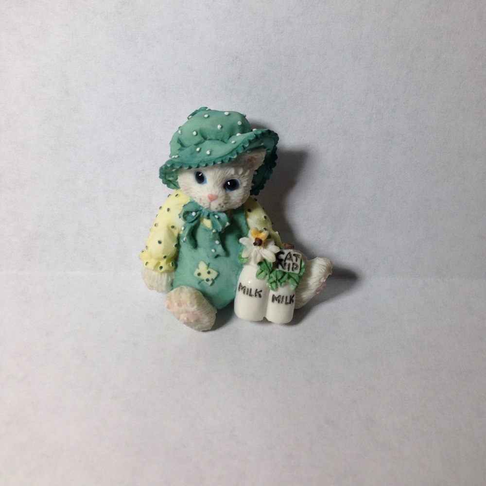 Cat pin