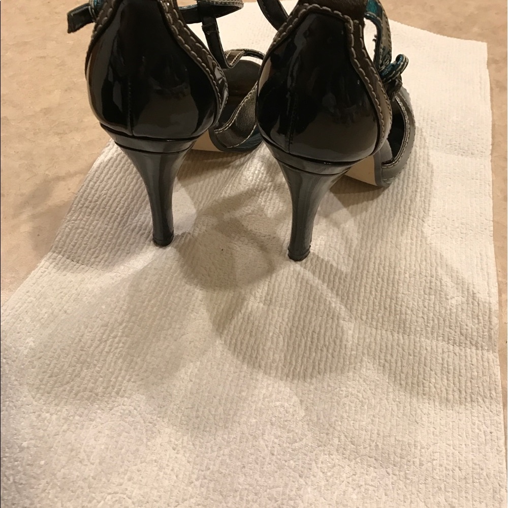 Shoes - Picture 3 of 4