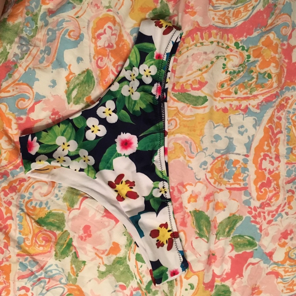 Flower bikini bottoms size M