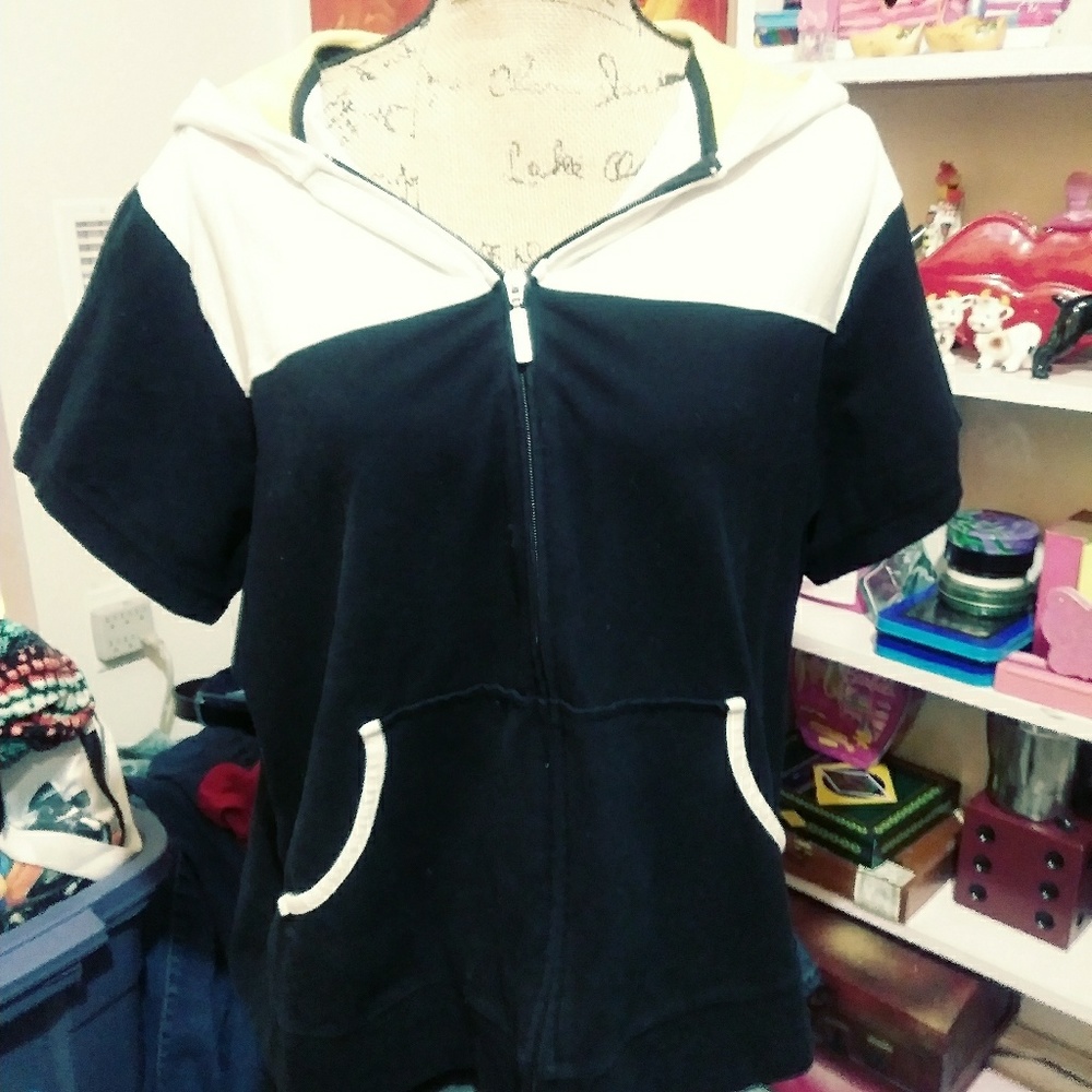 2x short sleved zip up hoodie