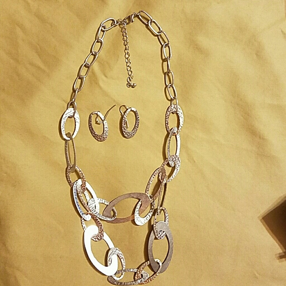 🍂$8 Fall Fashion SILVER EARRING AND NECKLACE SET