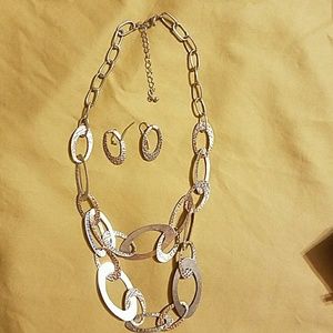 🍂$8 Fall Fashion SILVER EARRING AND NECKLACE SET