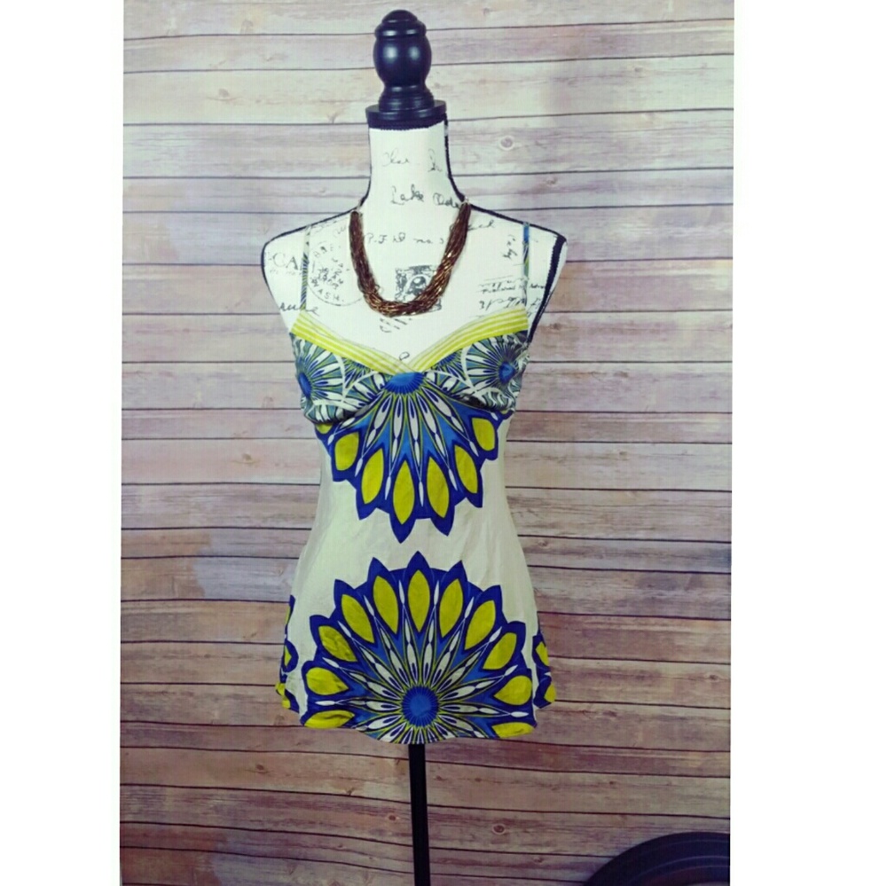 Vince spaghetti geometric print  strap top size 4