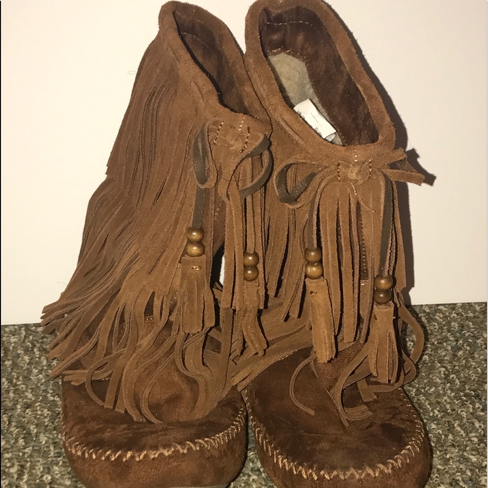 Cute Fringe Boots
