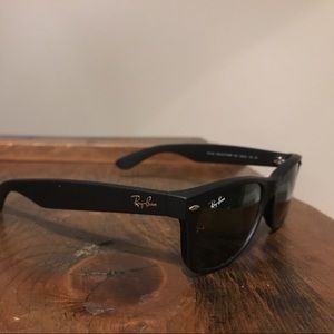 Ray bans sunglasses and case with cleaning cloth