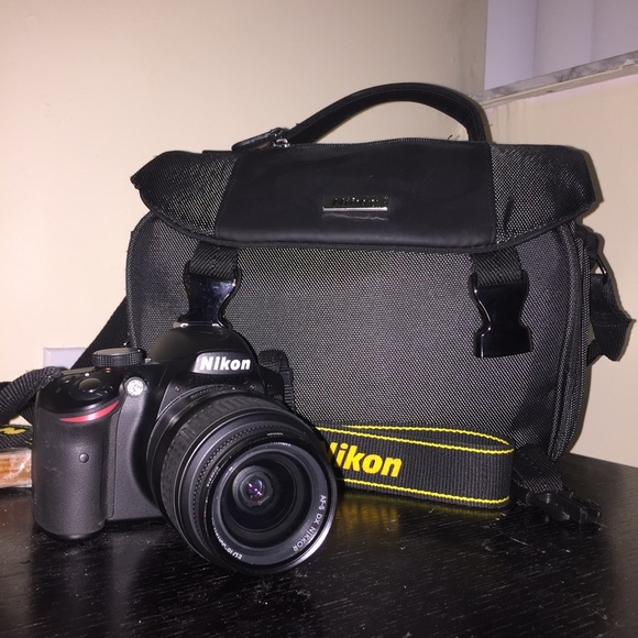 Nikon D3200 camera with kit - Picture 1 of 2