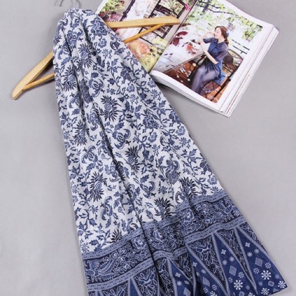 NWT Floral Boho Pareo Shawl Wrap Tassel Scarf - Picture 2 of 4