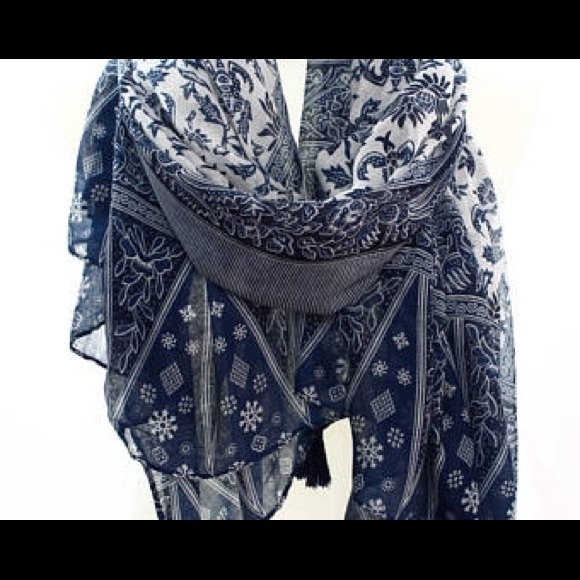 NWT Floral Boho Pareo Shawl Wrap Tassel Scarf - Picture 3 of 4