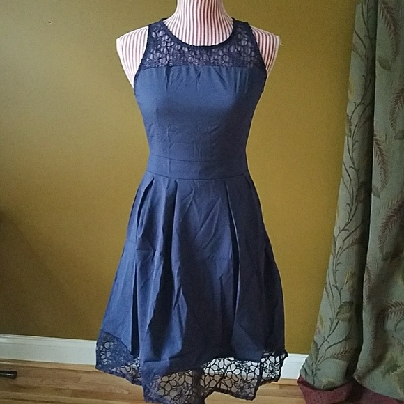 LAST ONE! Navy Blue Sleeveless Lace Dress - Picture 2 of 4