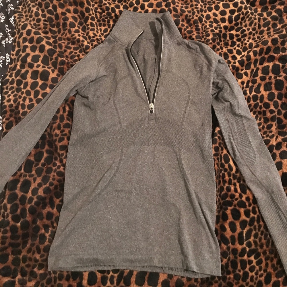 Lululemon 1/4 zip. (Reposh) didn't fit me.