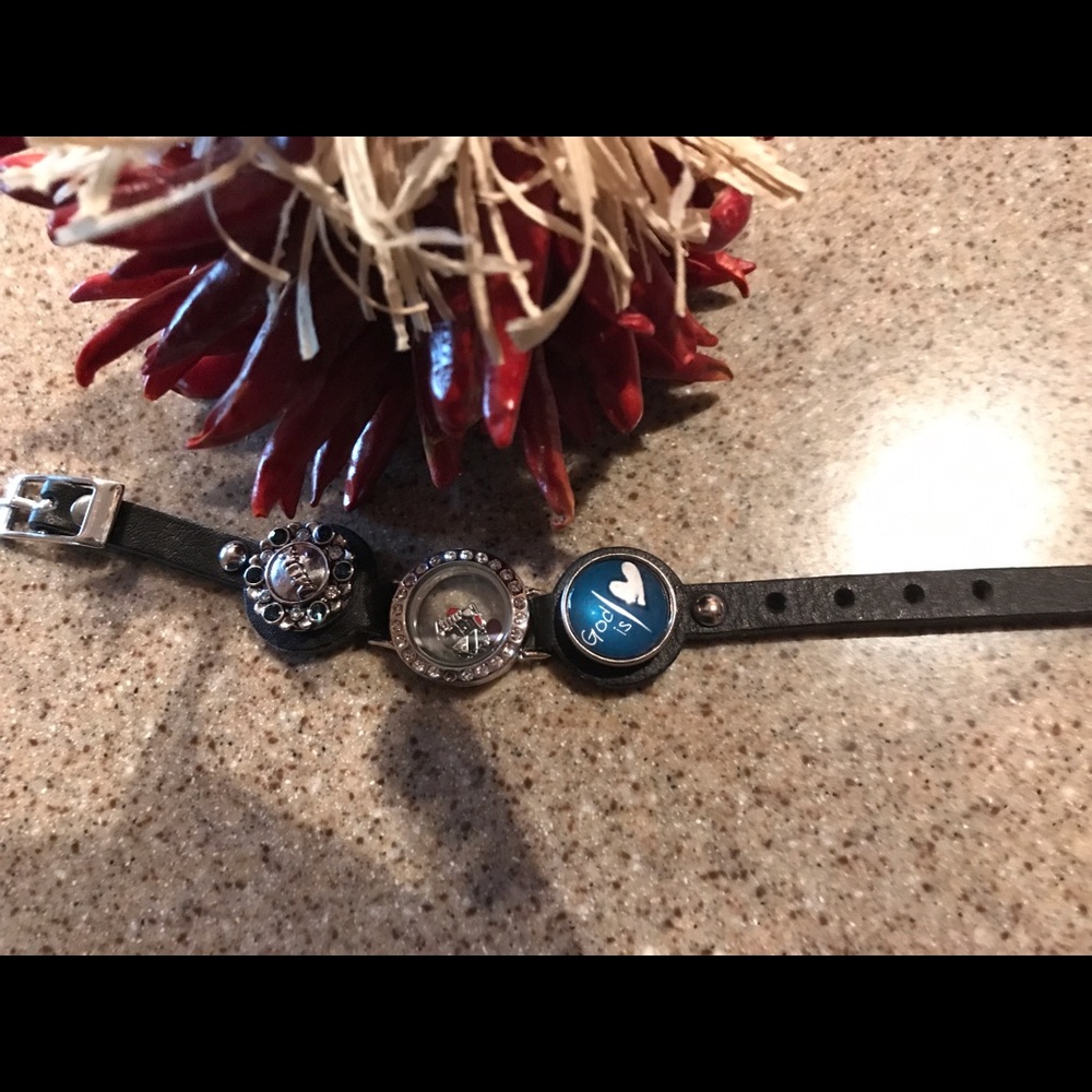Leather Double changeable Snap bracelet w/charms