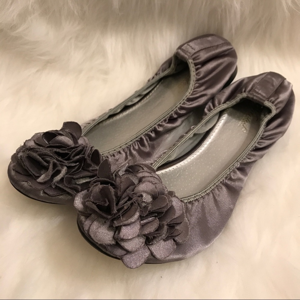 Wanted silver gray stretchy ballerina flats