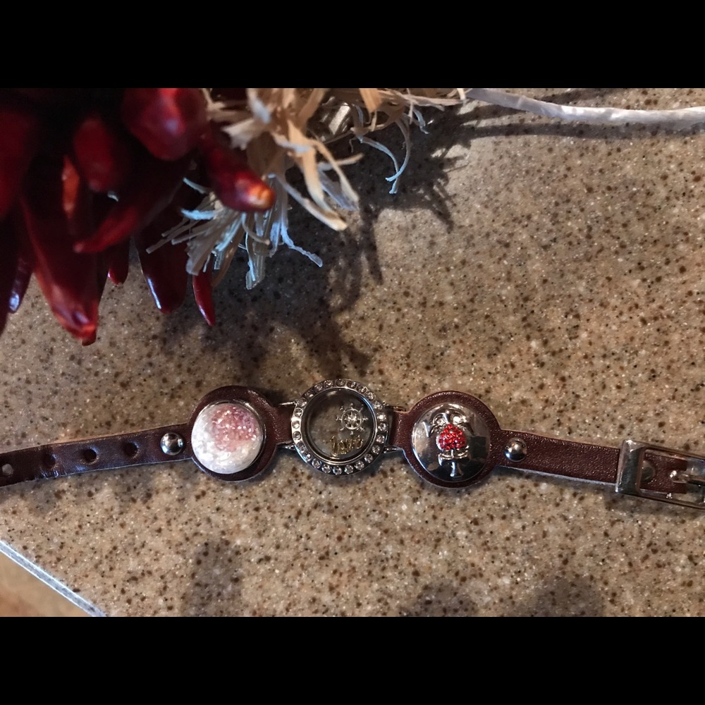Brown leather Double Snap Charm bracelet❣️