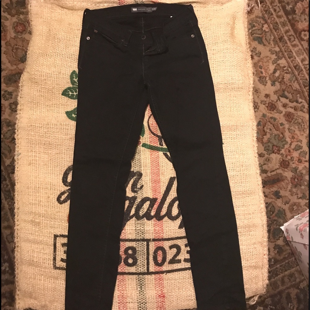 Black Levi's Demi curve skinny jeans, 99% cotton
