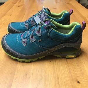 ahnu sugarpine waterproof hiking shoes