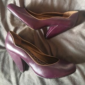 Cute vintage eggplant colored Seychelles pumps