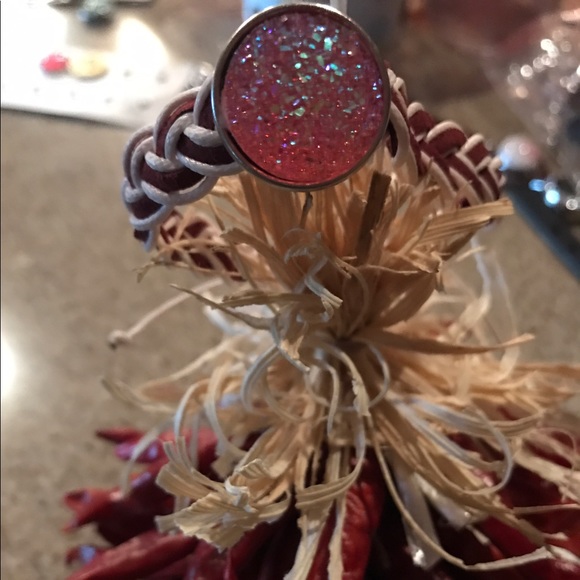 Leather Single Snap Bracelet. - Picture 1 of 1