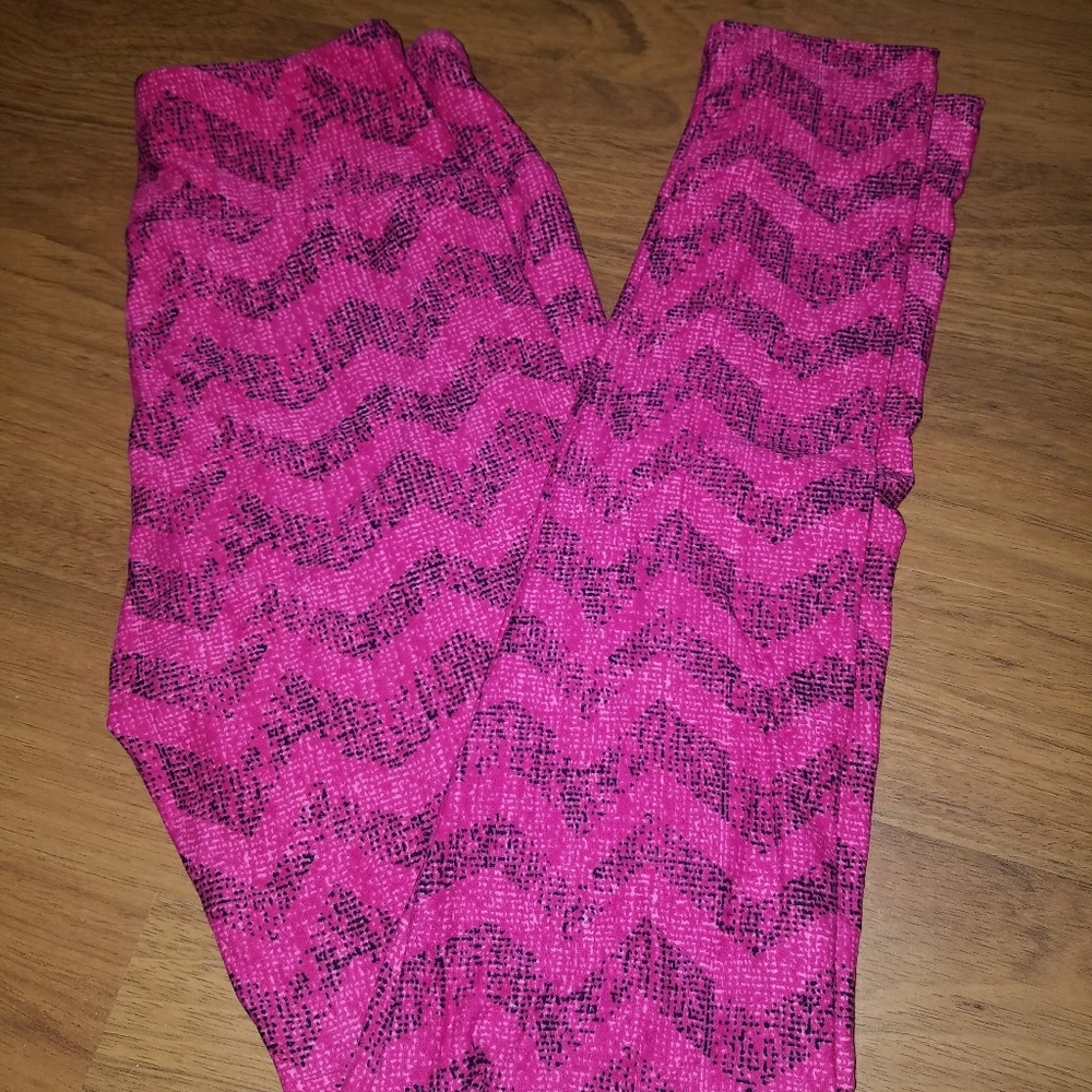 LLR OS leggings *NEW* pink and black chevron
