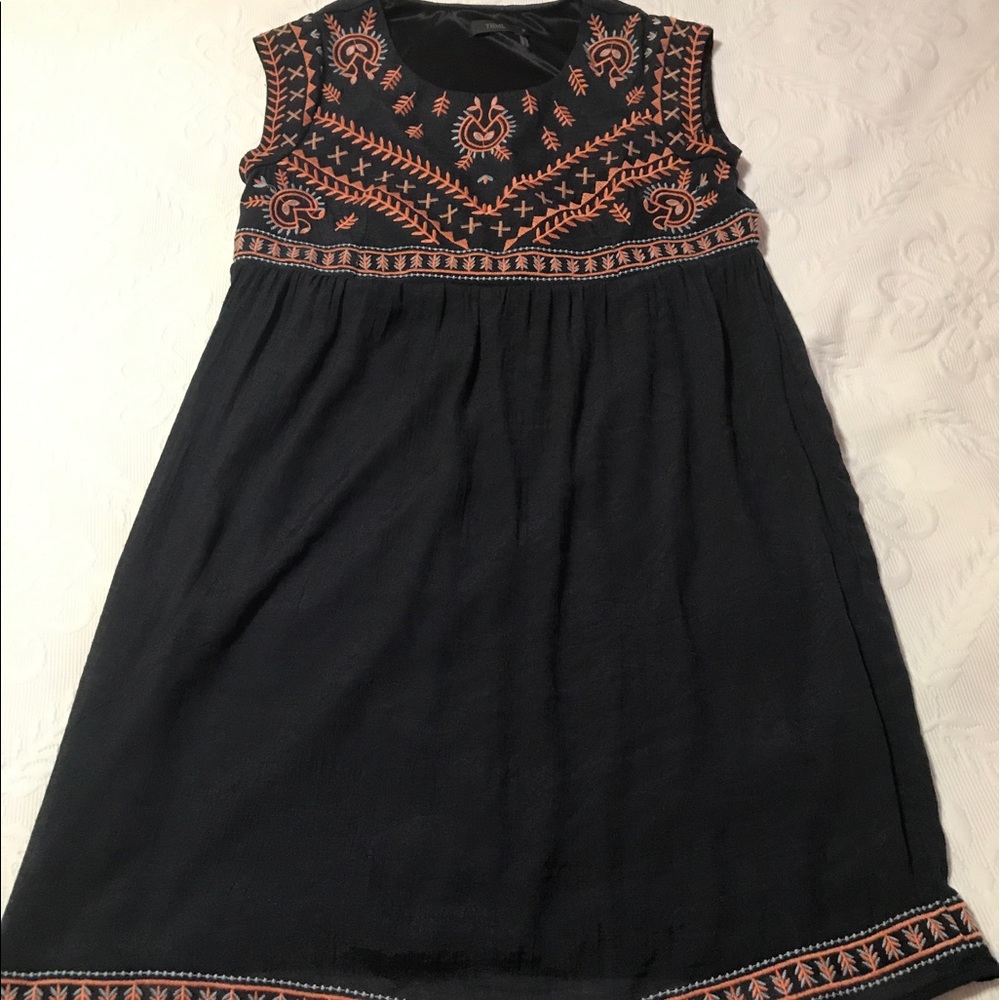 Cute embroidered navy THML peasant dress.