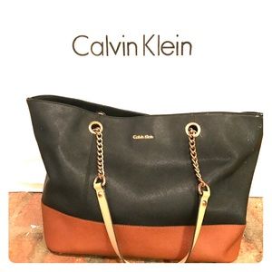 Large two-tone Calvin Klein bag with dust cover