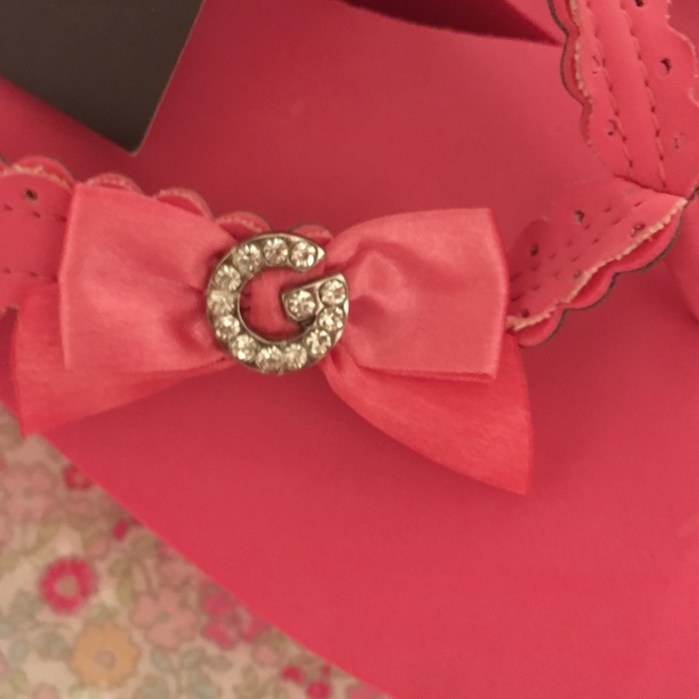 🌈Adorable Pink Guess Flip Flops🌈 - Picture 3 of 5