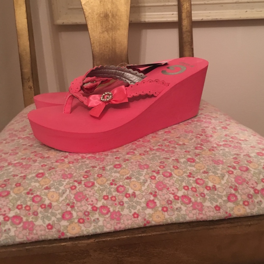 🌈Adorable Pink Guess Flip Flops🌈 - Picture 5 of 5