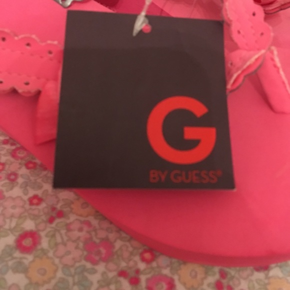 🌈Adorable Pink Guess Flip Flops🌈 - Picture 2 of 5