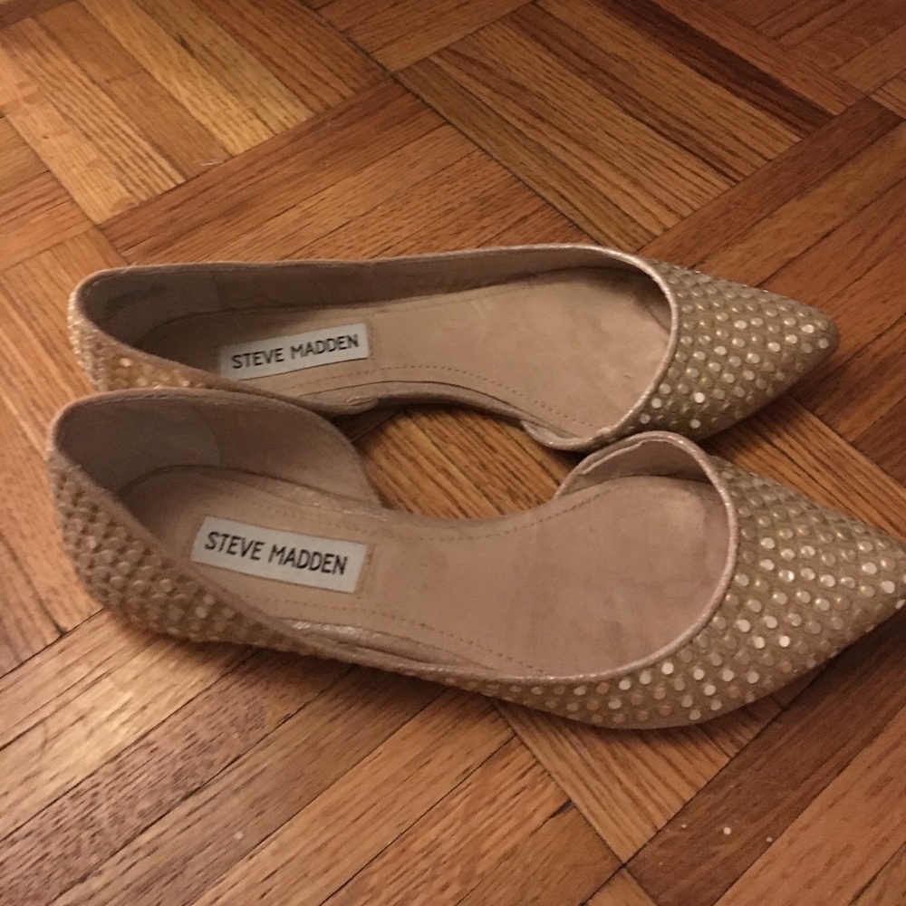 STEVE MADDEN GOLD EMBELLISHED FLATS