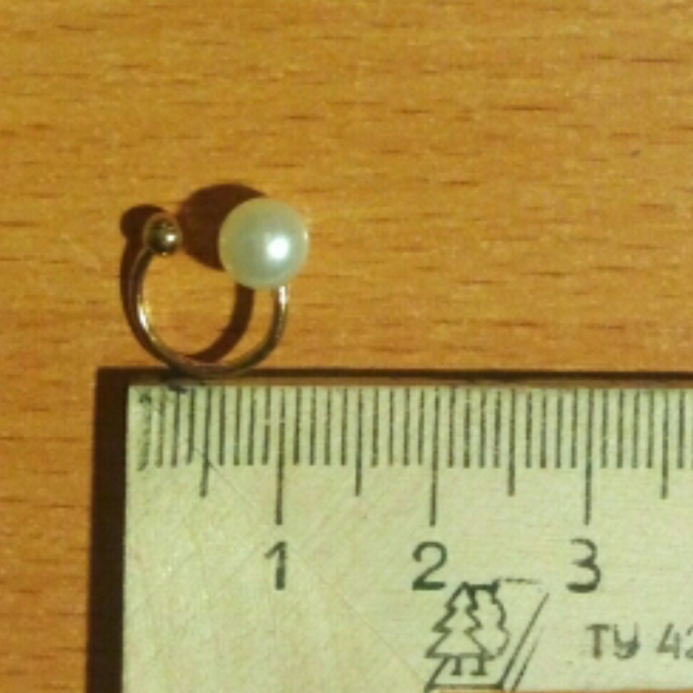 New Faux Pearl Ear Cuff- gold tone - Picture 2 of 4