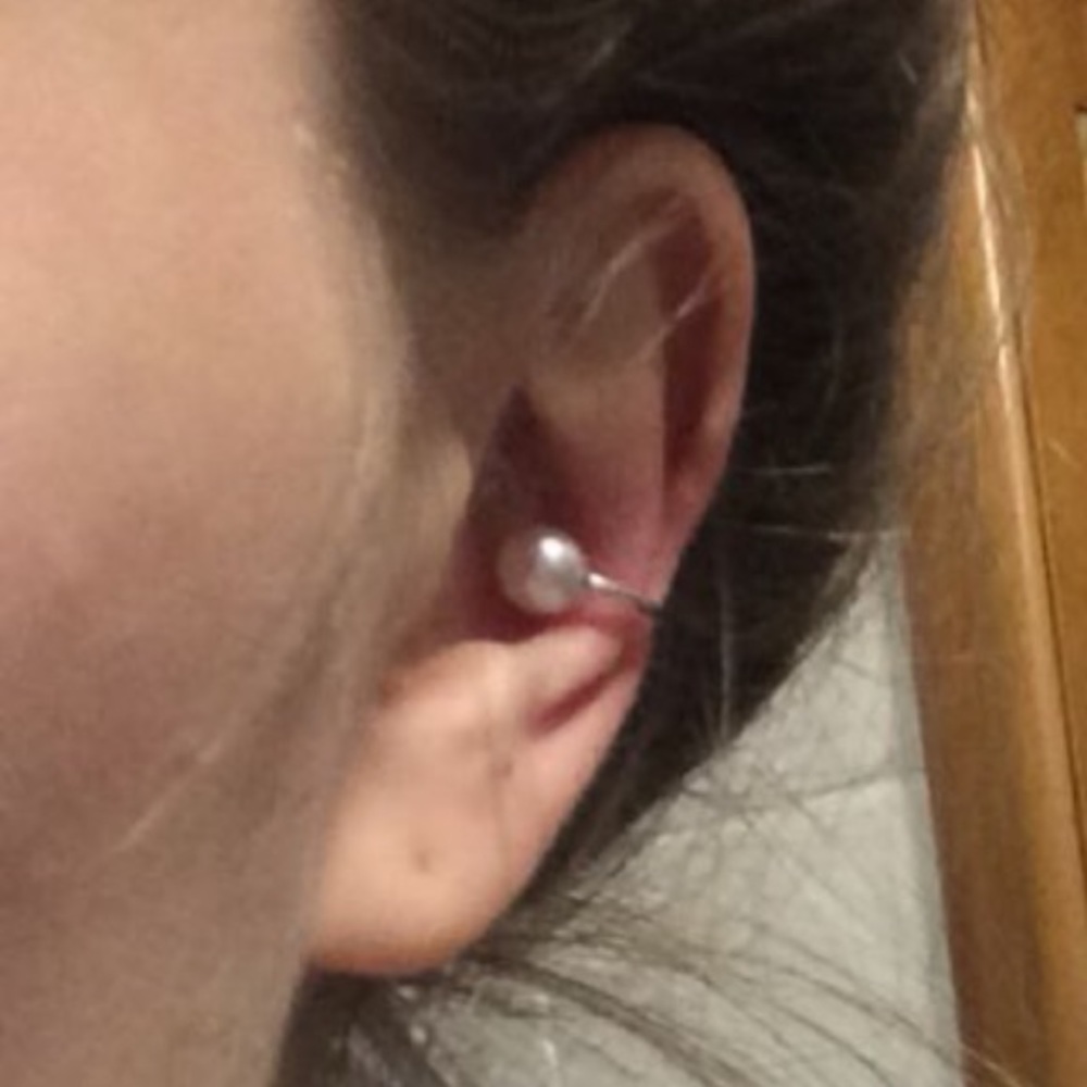 New Faux Pearl Ear Cuff- gold tone - Picture 3 of 4